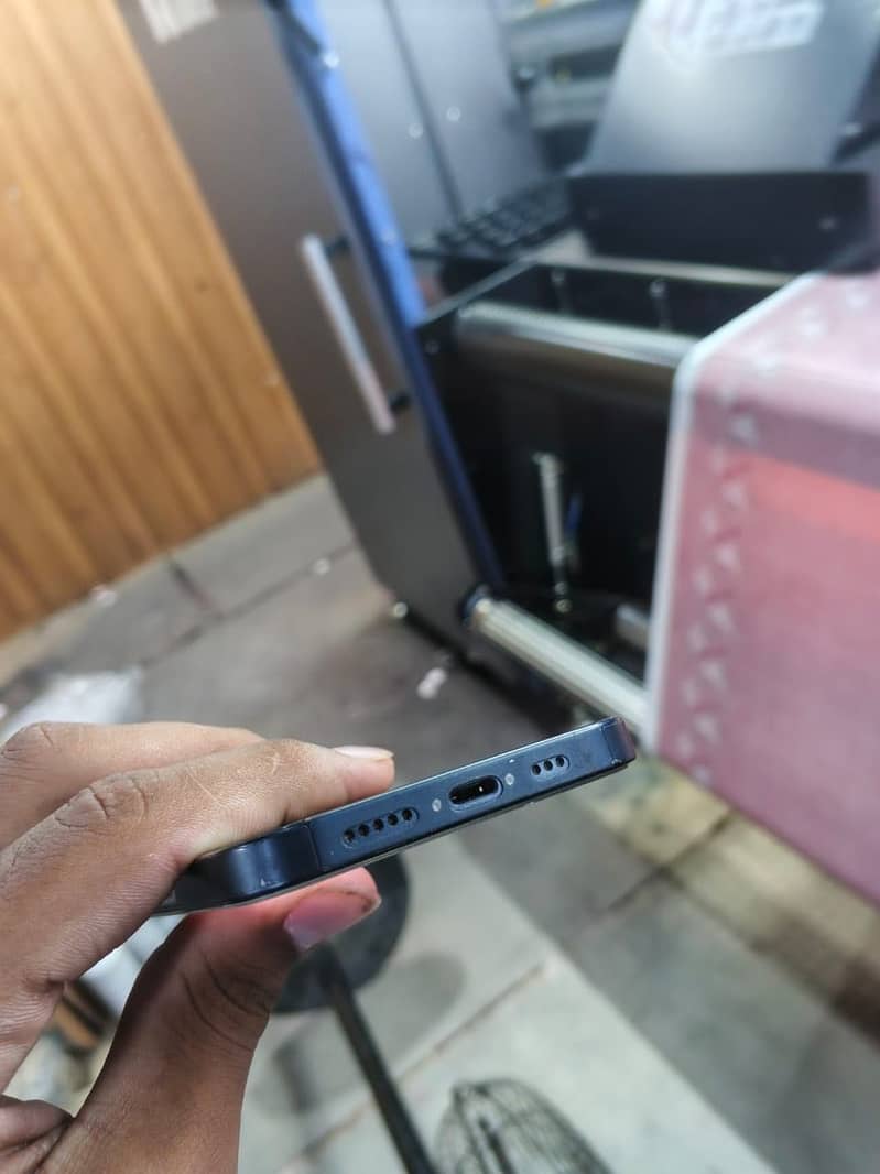 Apple iPhone 13 2