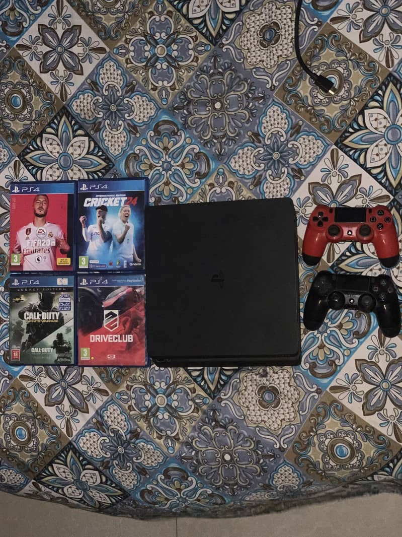 Ps4 with 2 controllers 2