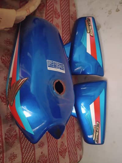 new condition Tank original and side cover
