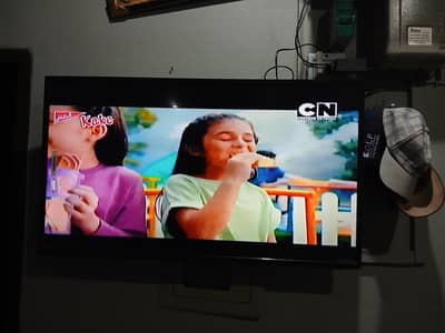 Look like brand new LED TV 40inch china. Samsung monogram plus quality