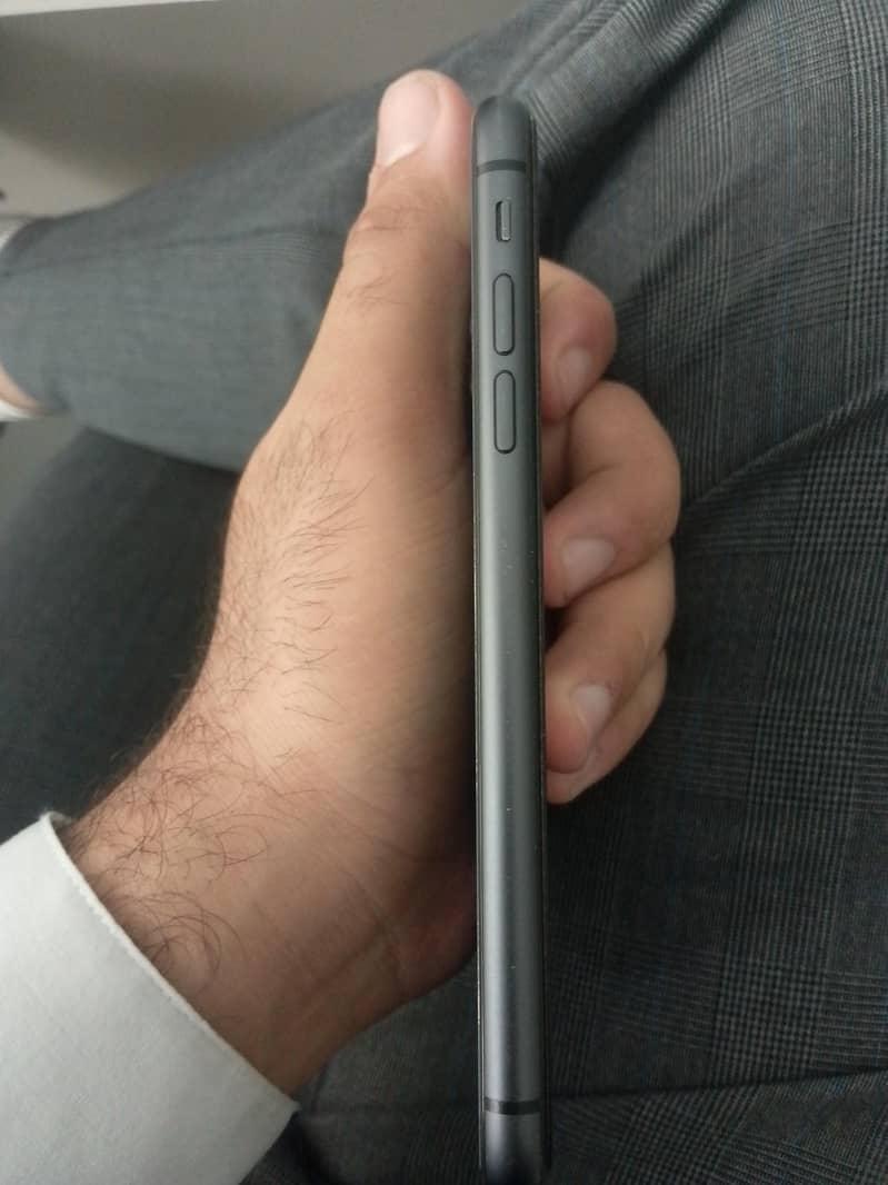 iPhone 11 3