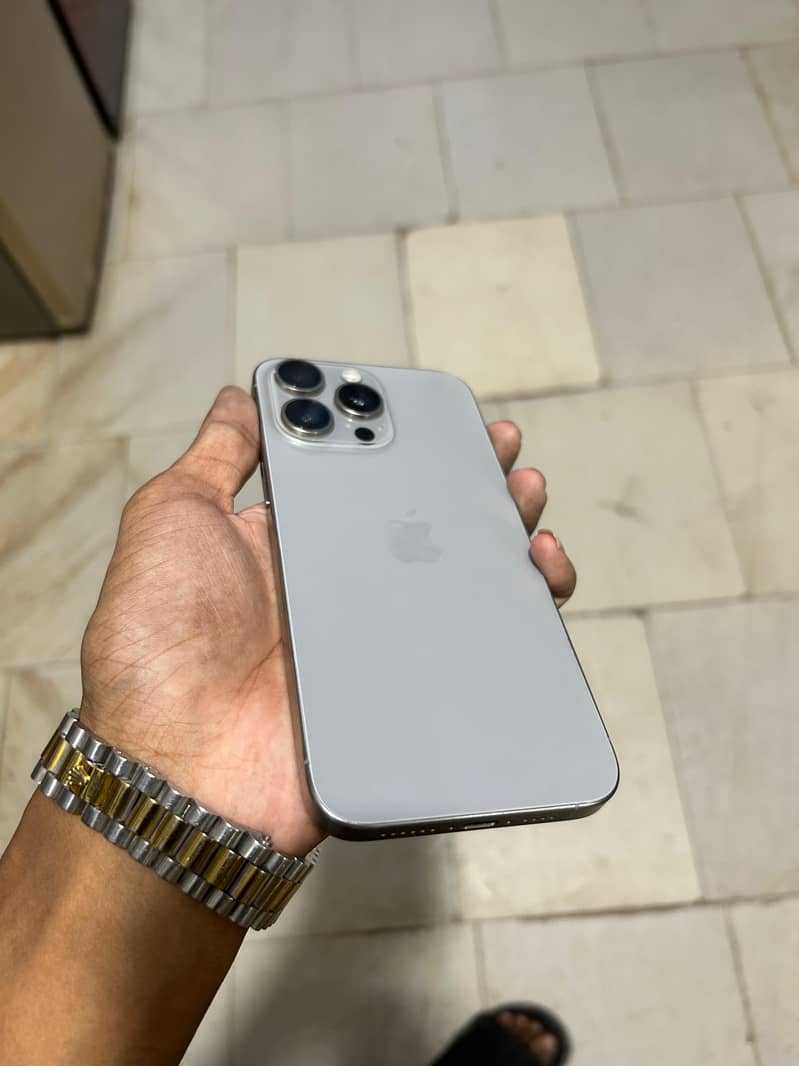 Apple iPhone 15 Pro Max 0