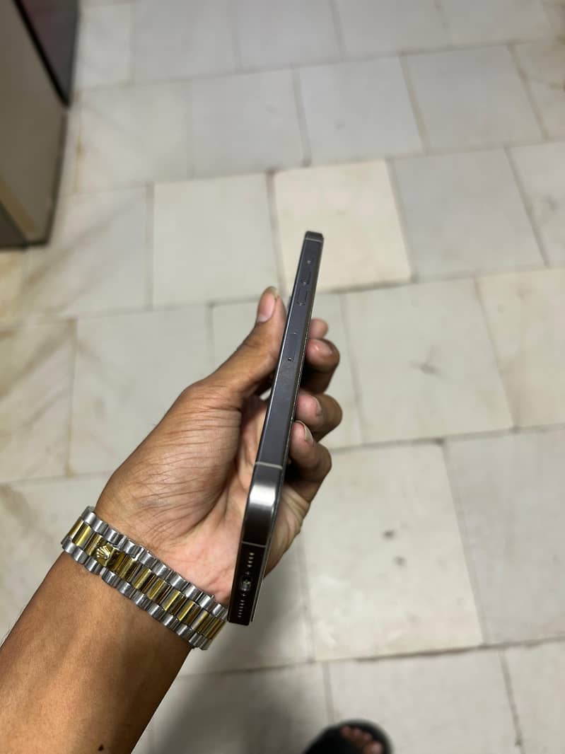 Apple iPhone 15 Pro Max 3