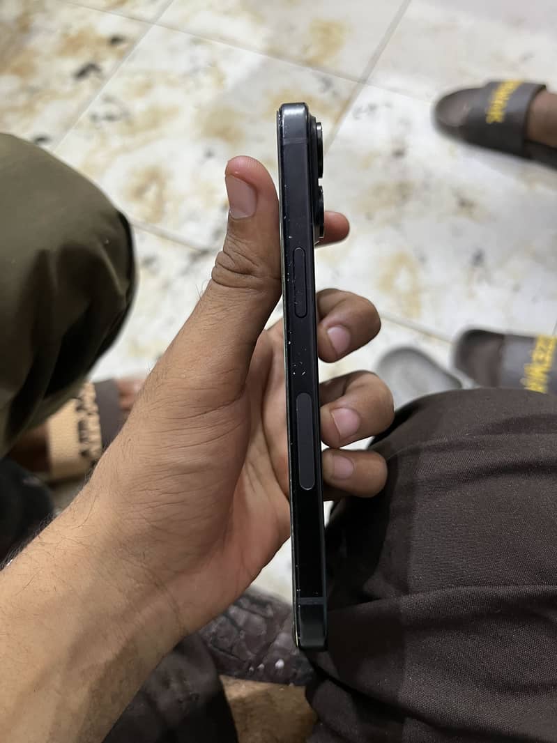 Apple iPhone 15 3
