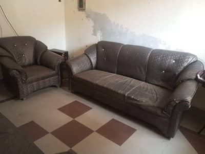 used sofa set for sale reason able price.