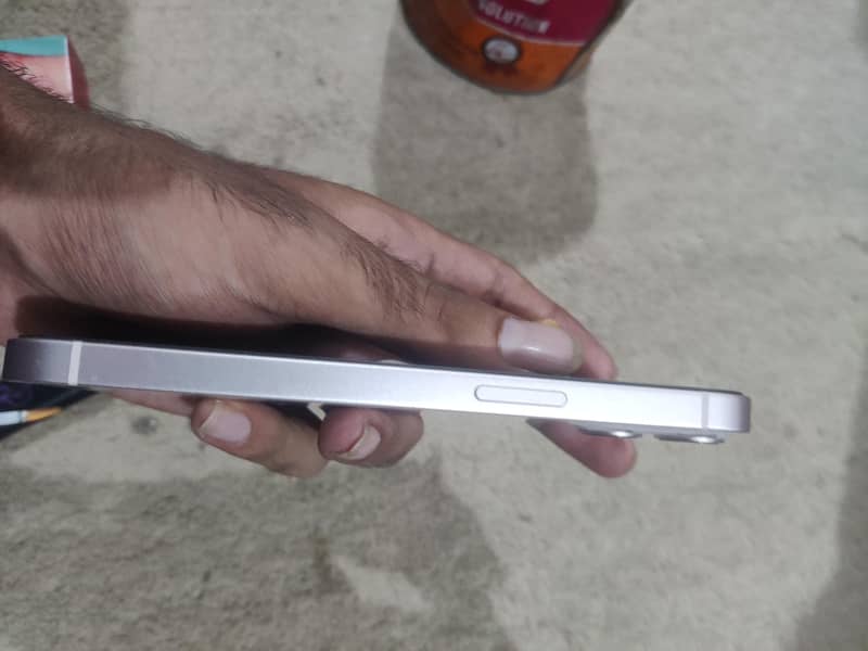 Apple iPhone 13 2
