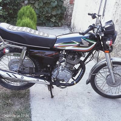 Honda 125 for sell 2016 modal silkot ka number laga howa ha