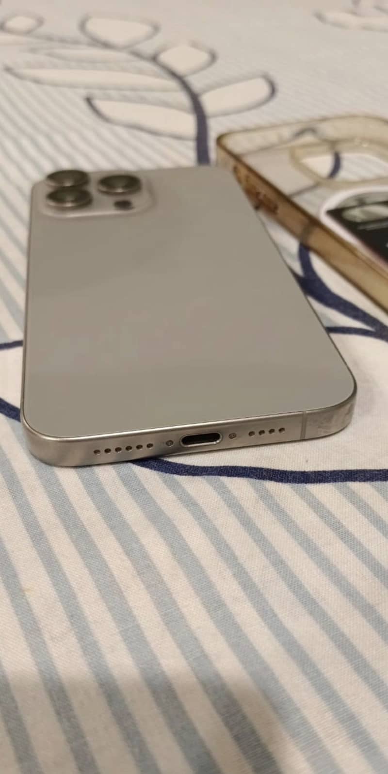 Apple iPhone 15 Pro Max 1