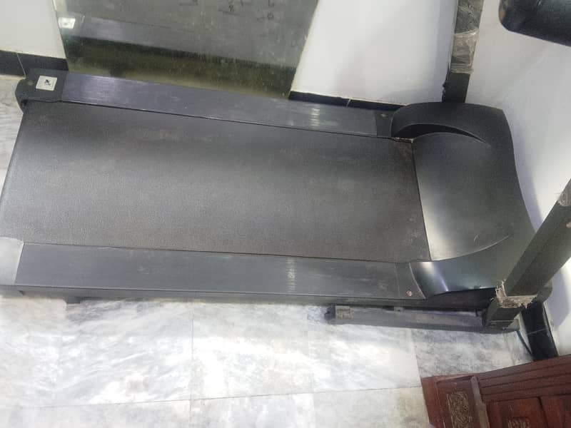 treadmill (good condition) 5