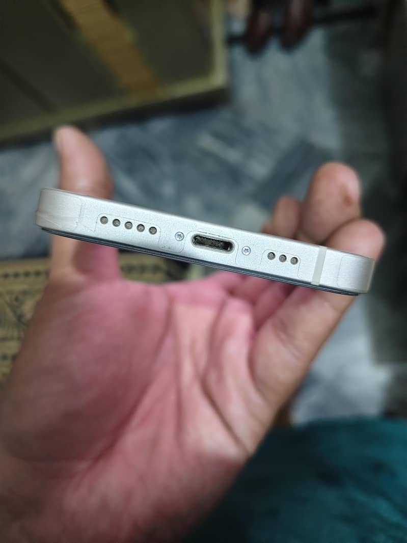 Apple iPhone 13 2