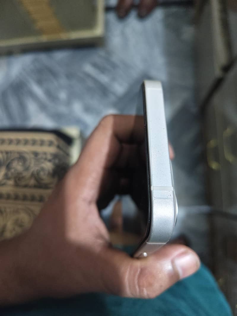 Apple iPhone 13 3