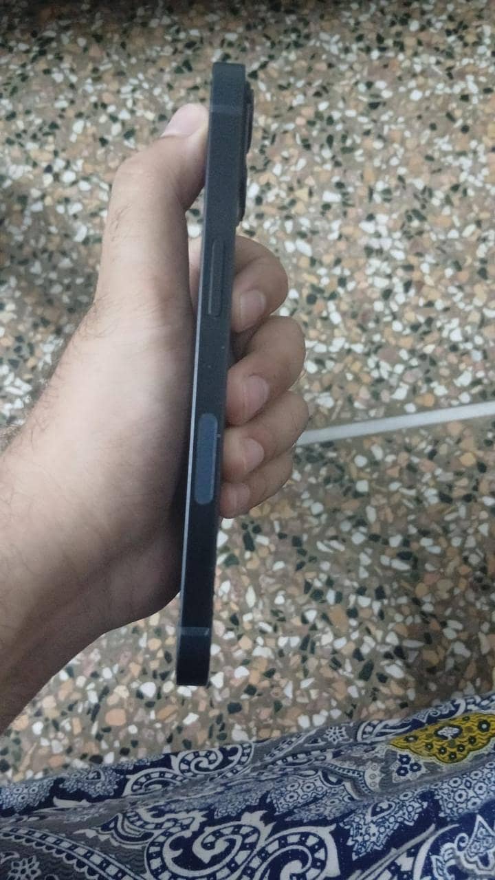 Apple iPhone 13 2