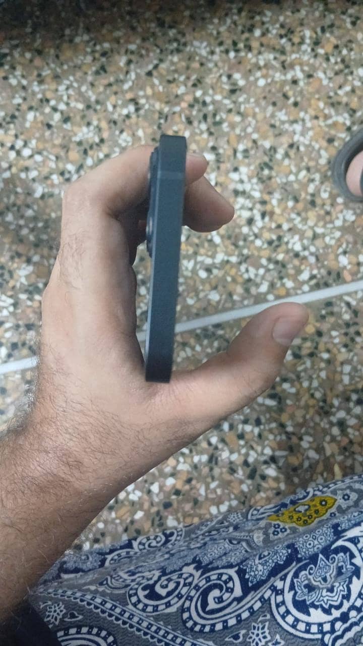 Apple iPhone 13 3