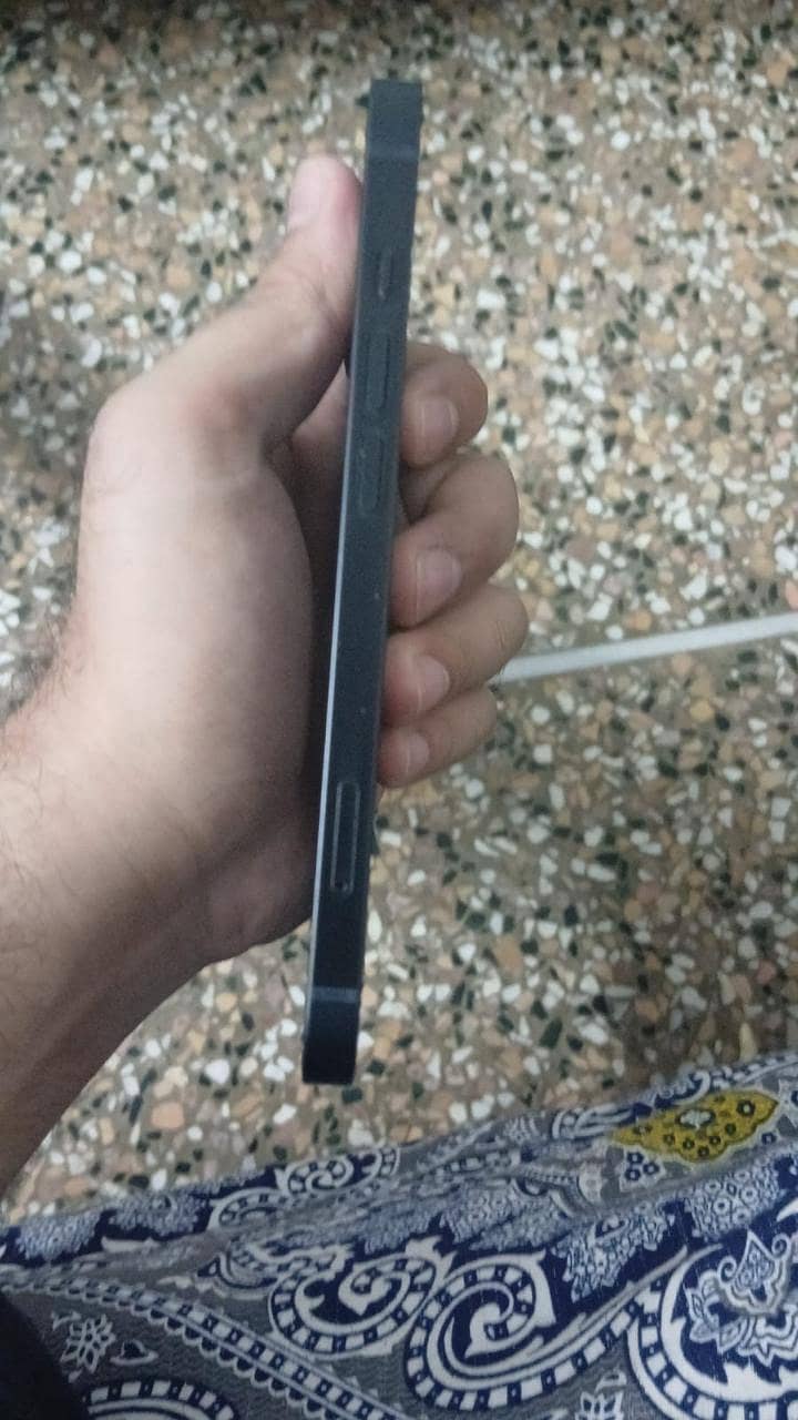 Apple iPhone 13 4
