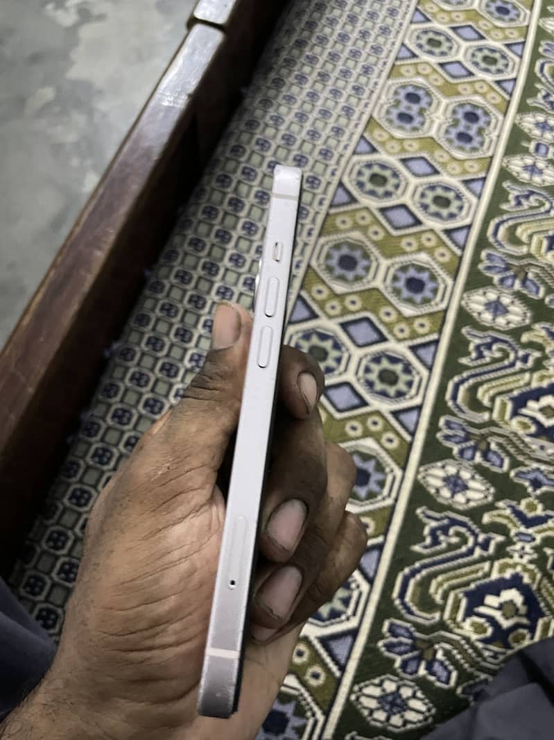 Apple iPhone 13 3