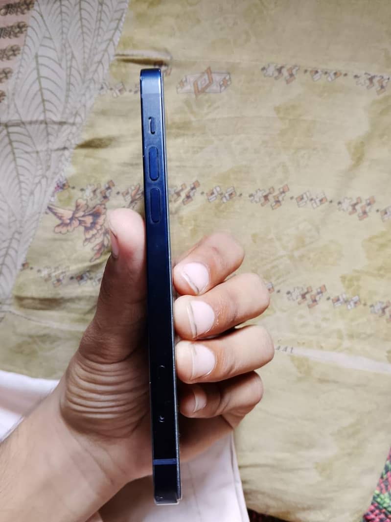 Apple iPhone 12 3