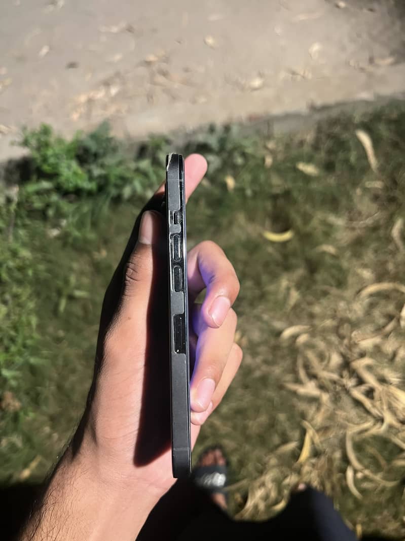 Apple iPhone 13 Pro 4