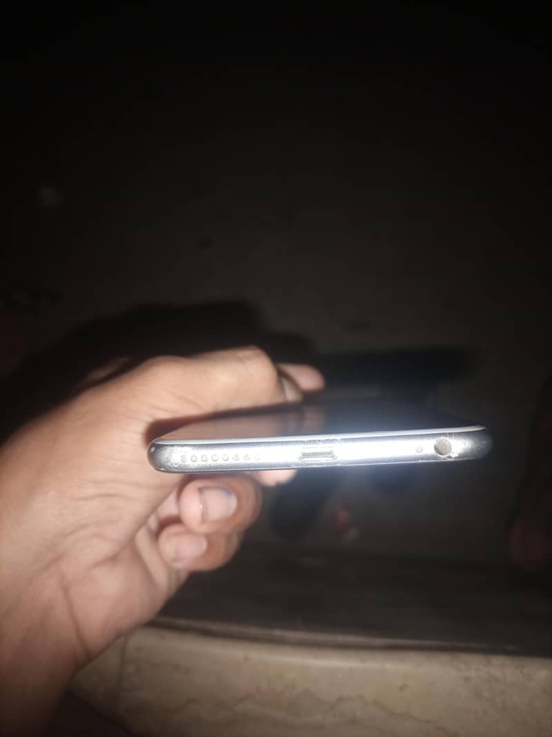 Apple iPhone 6S Plus 4