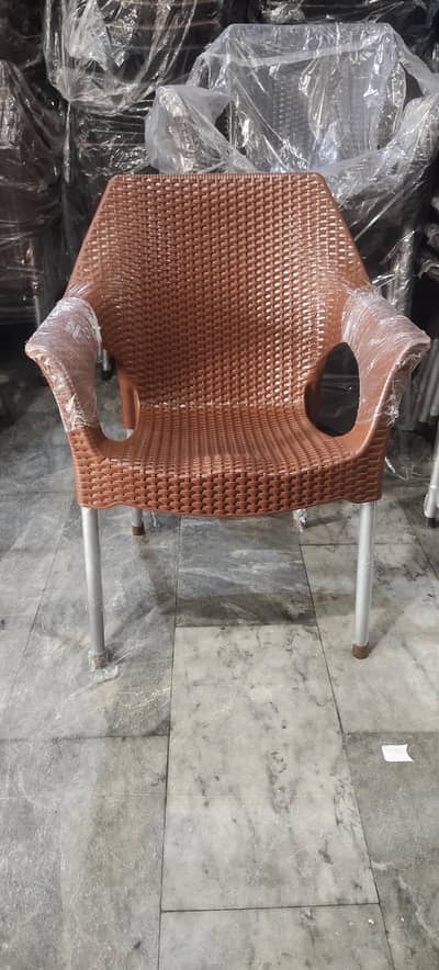 Best heavy weight plastic chairs factory rates