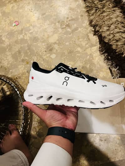 On cloud tilt  42 size brand new shoes