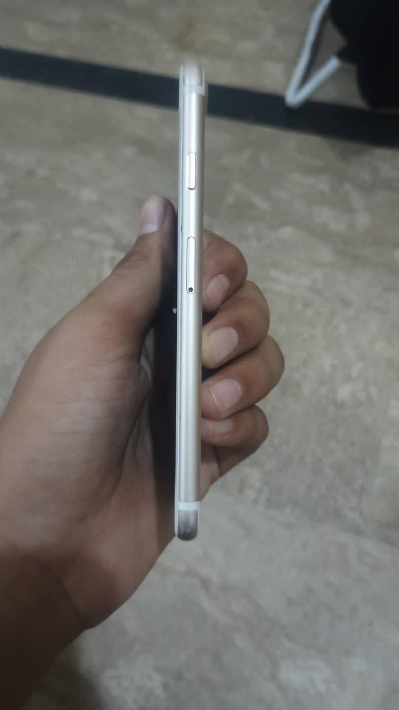 Apple iPhone 7 2