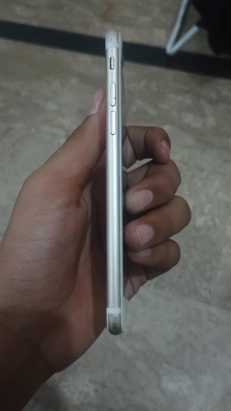 Apple iPhone 7 3