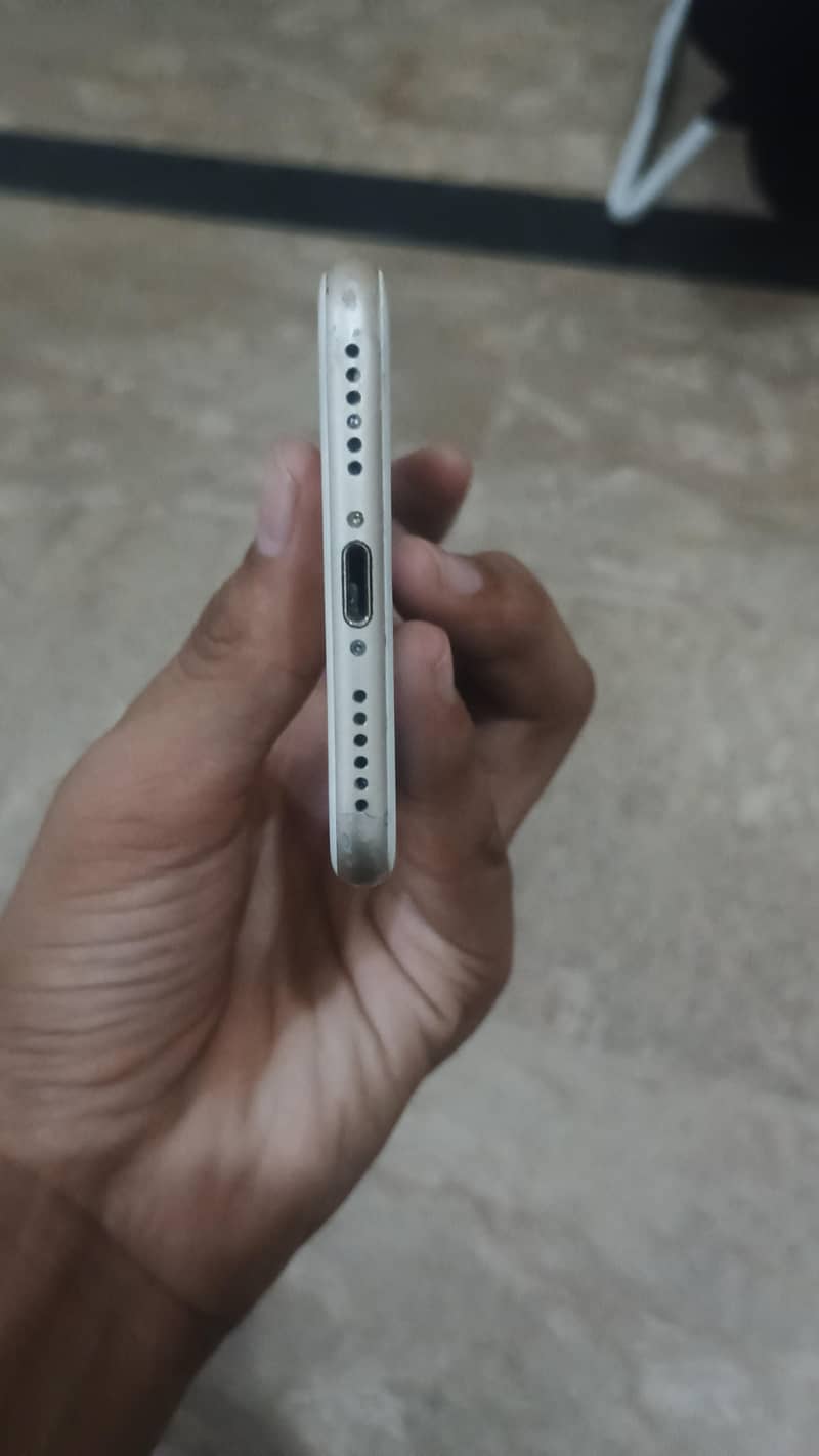 Apple iPhone 7 4