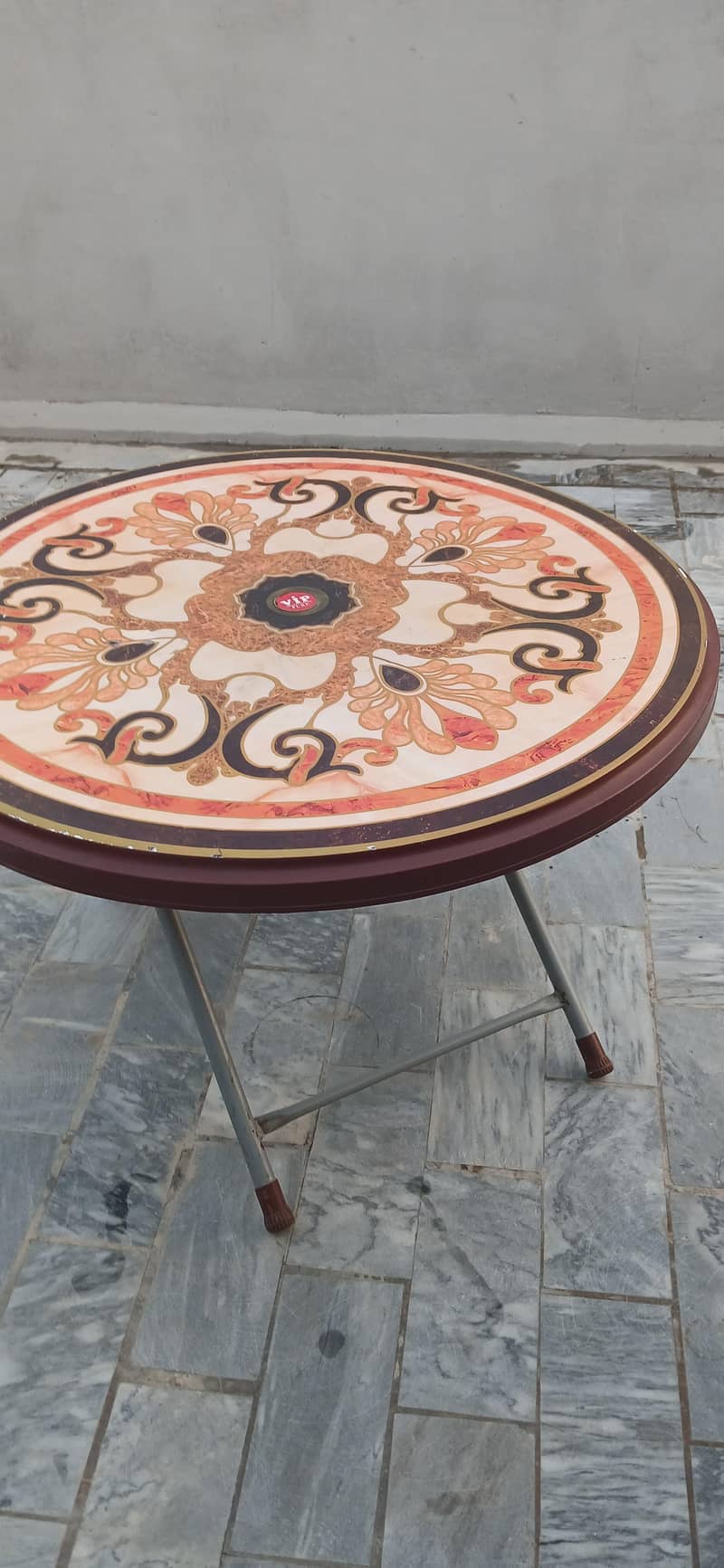 Boss elegant round table 0