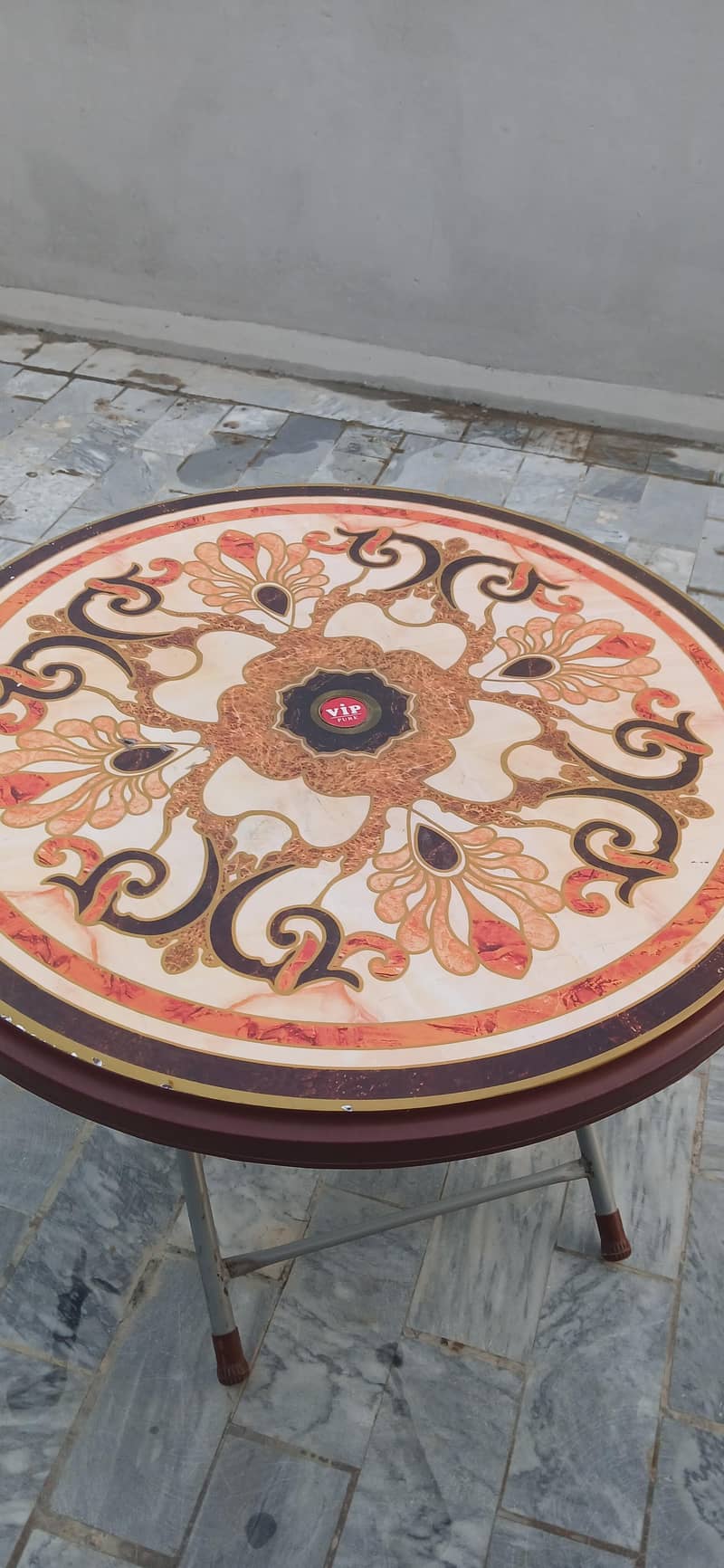 Boss elegant round table 2