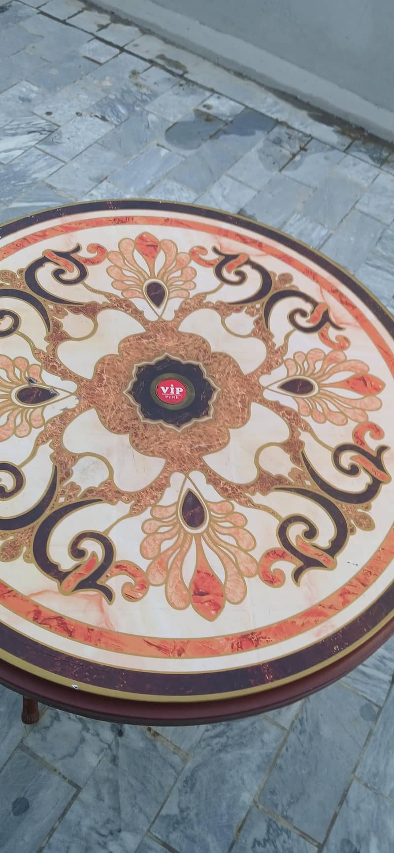 Boss elegant round table 3