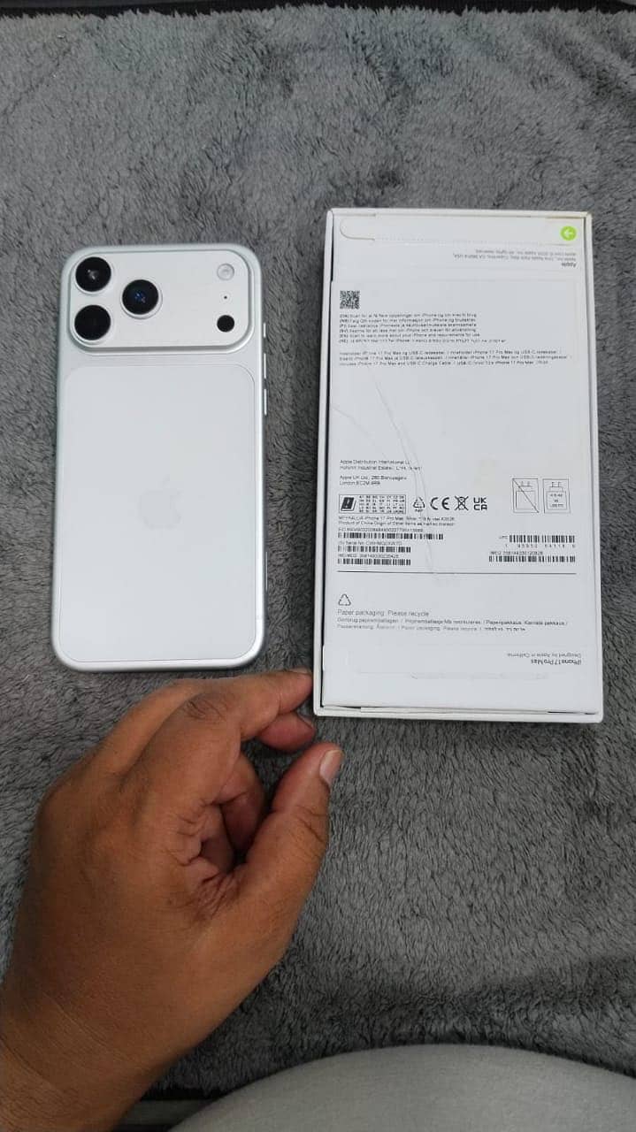 Apple iPhone 17 Pro Max 2