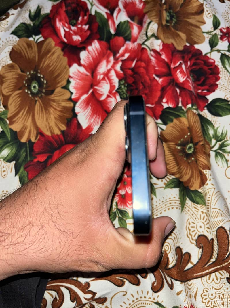 Apple iPhone 13 6