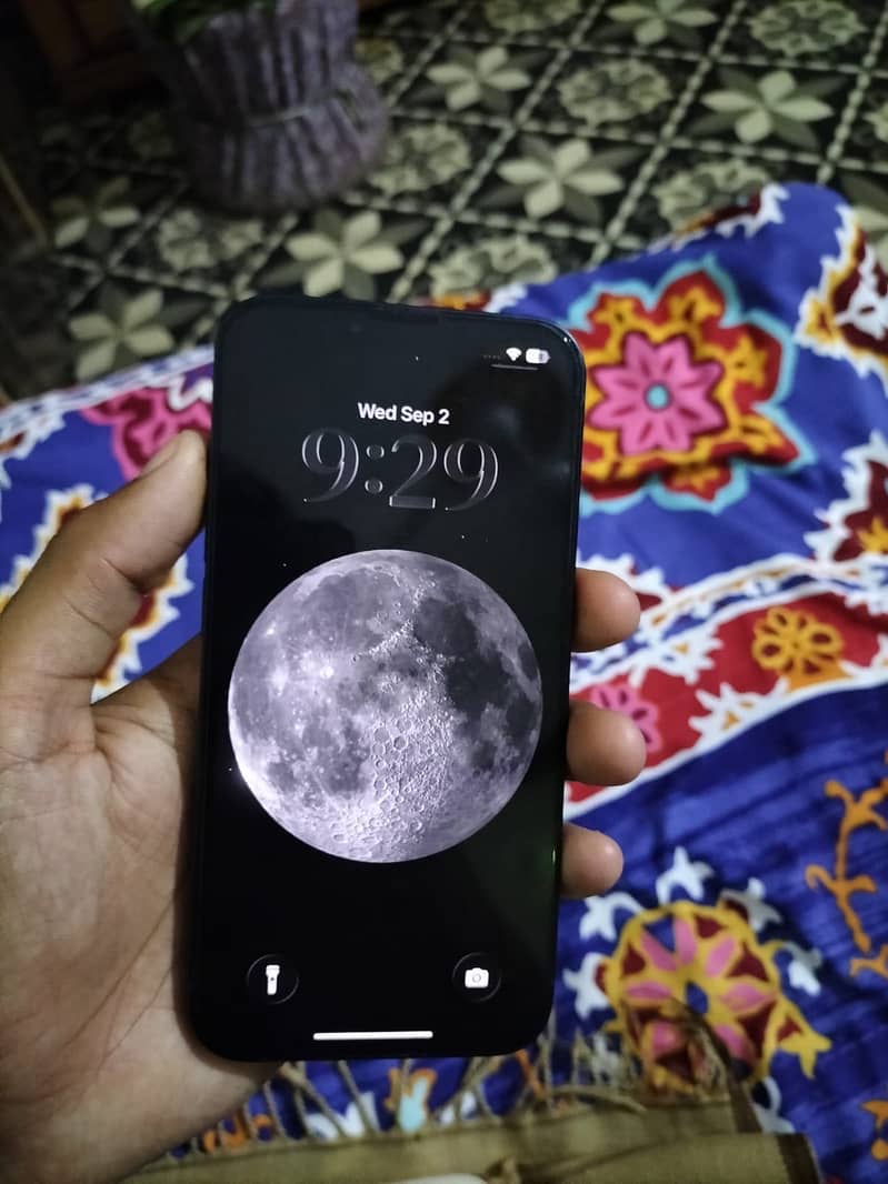 Apple iPhone 13 0
