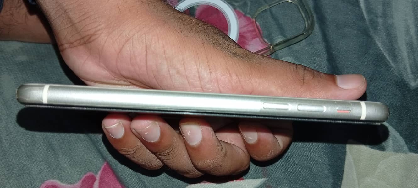 Apple iPhone 11 4
