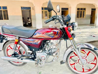 red color decoration plastic laga hua hai