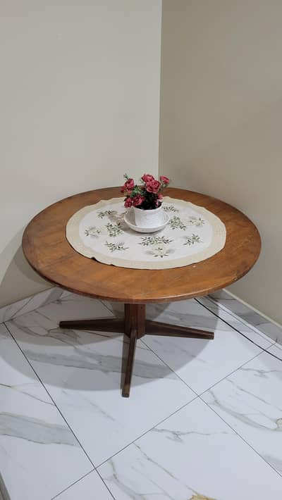 Oak Round Table