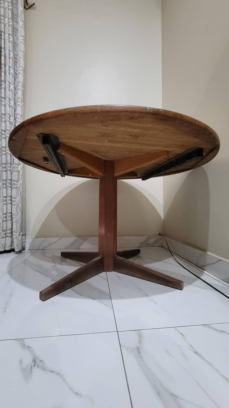 Oak Round Table 1