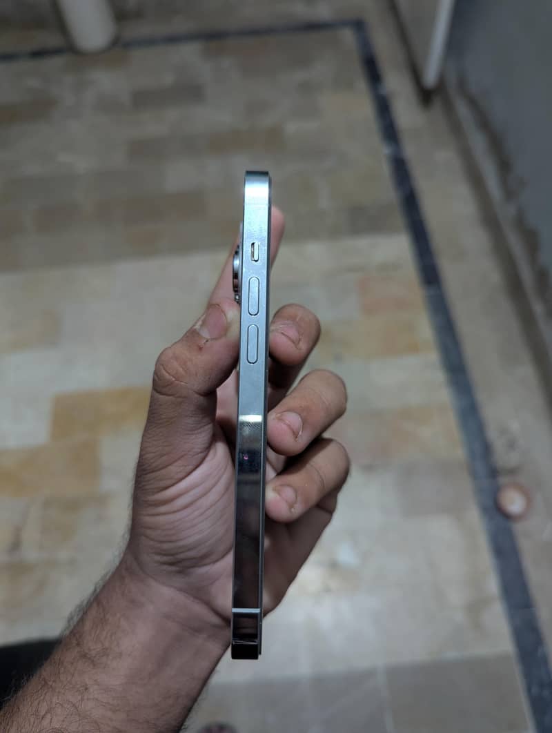 Apple iPhone 14 Pro 2