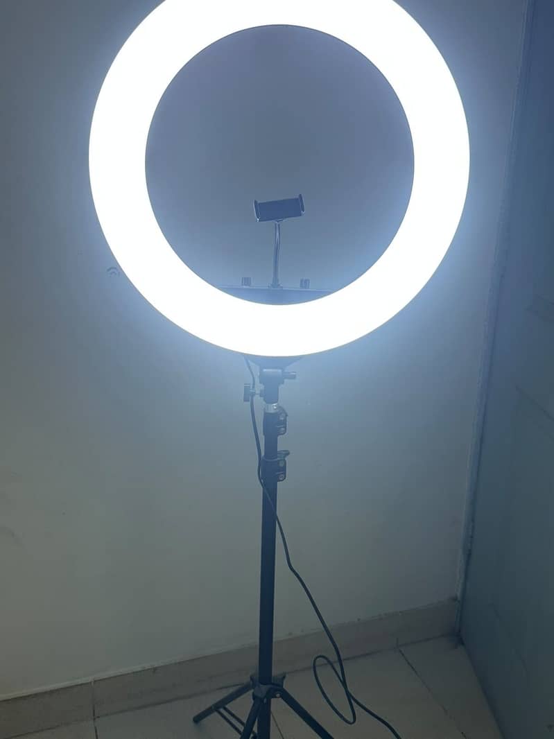 Ring light with stand 3