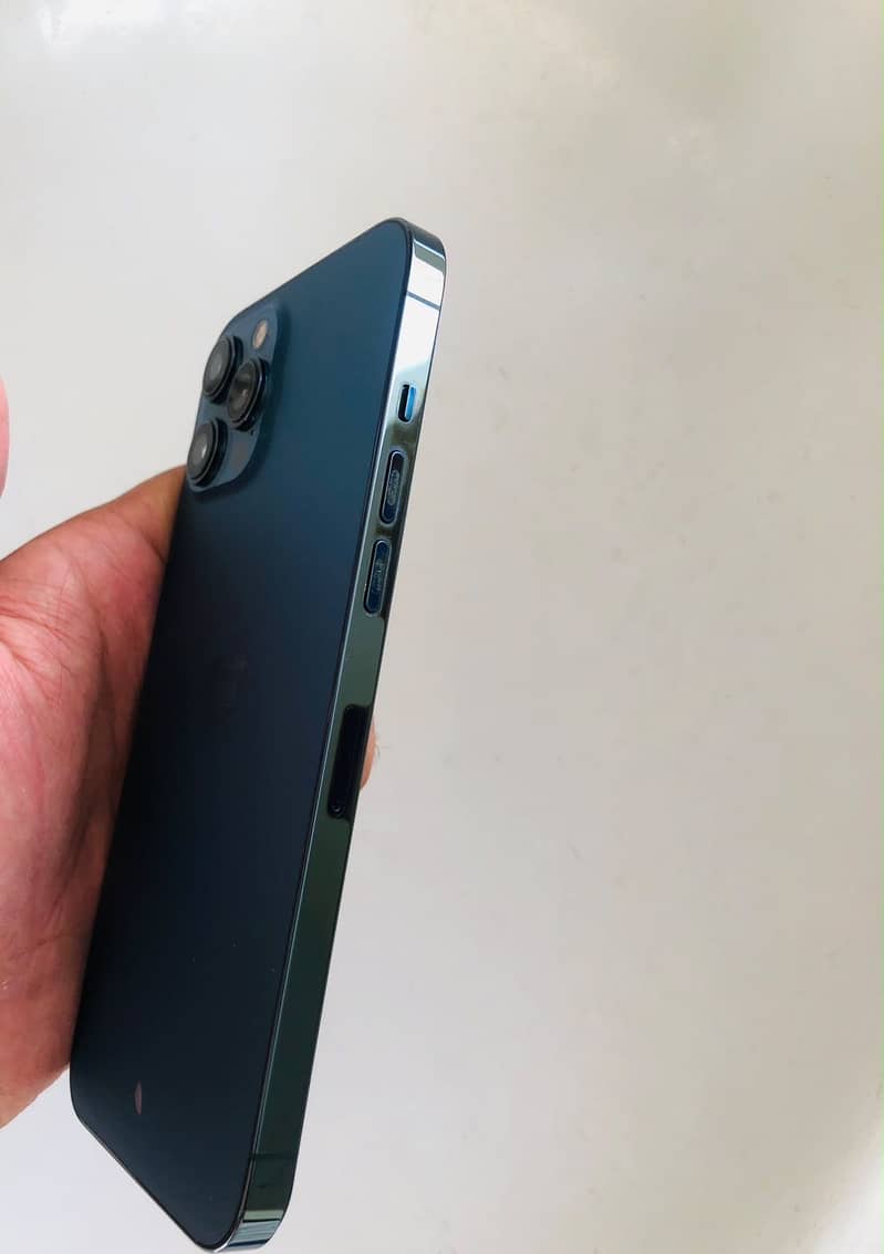 Apple iPhone 12 Pro Max 3