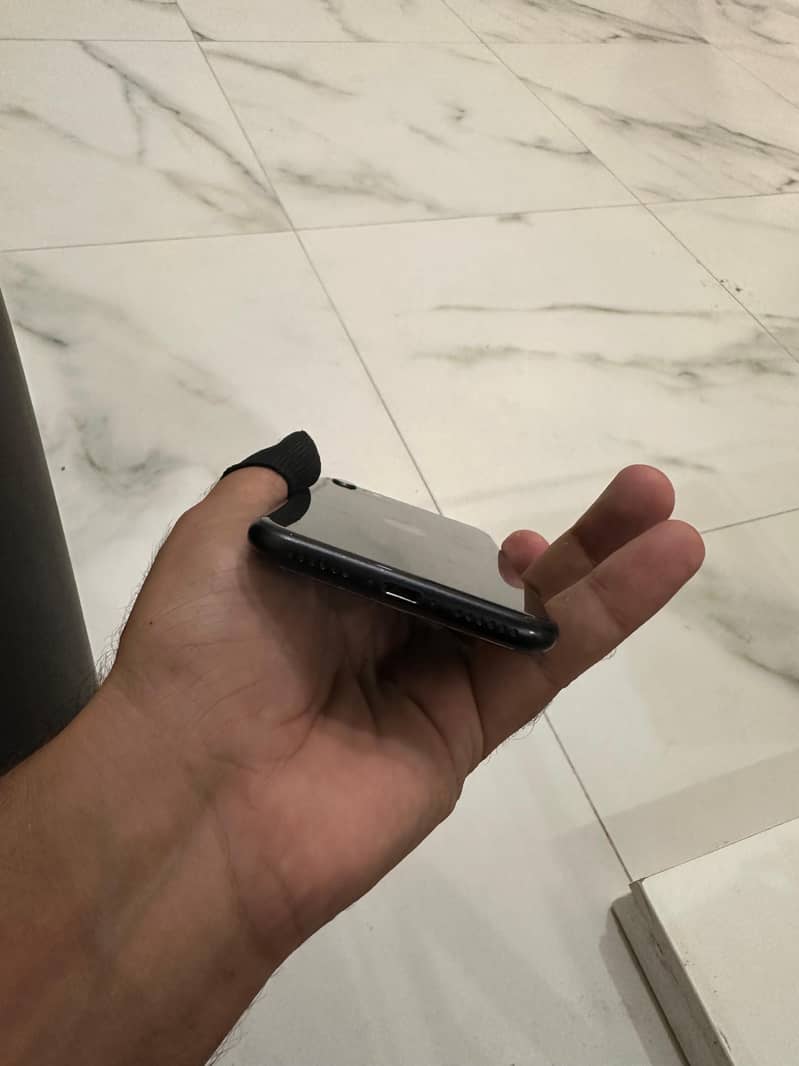 Apple iPhone SE 6