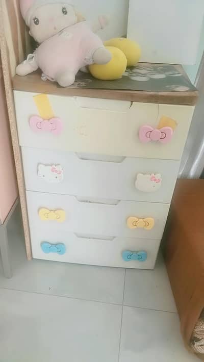4 drawer