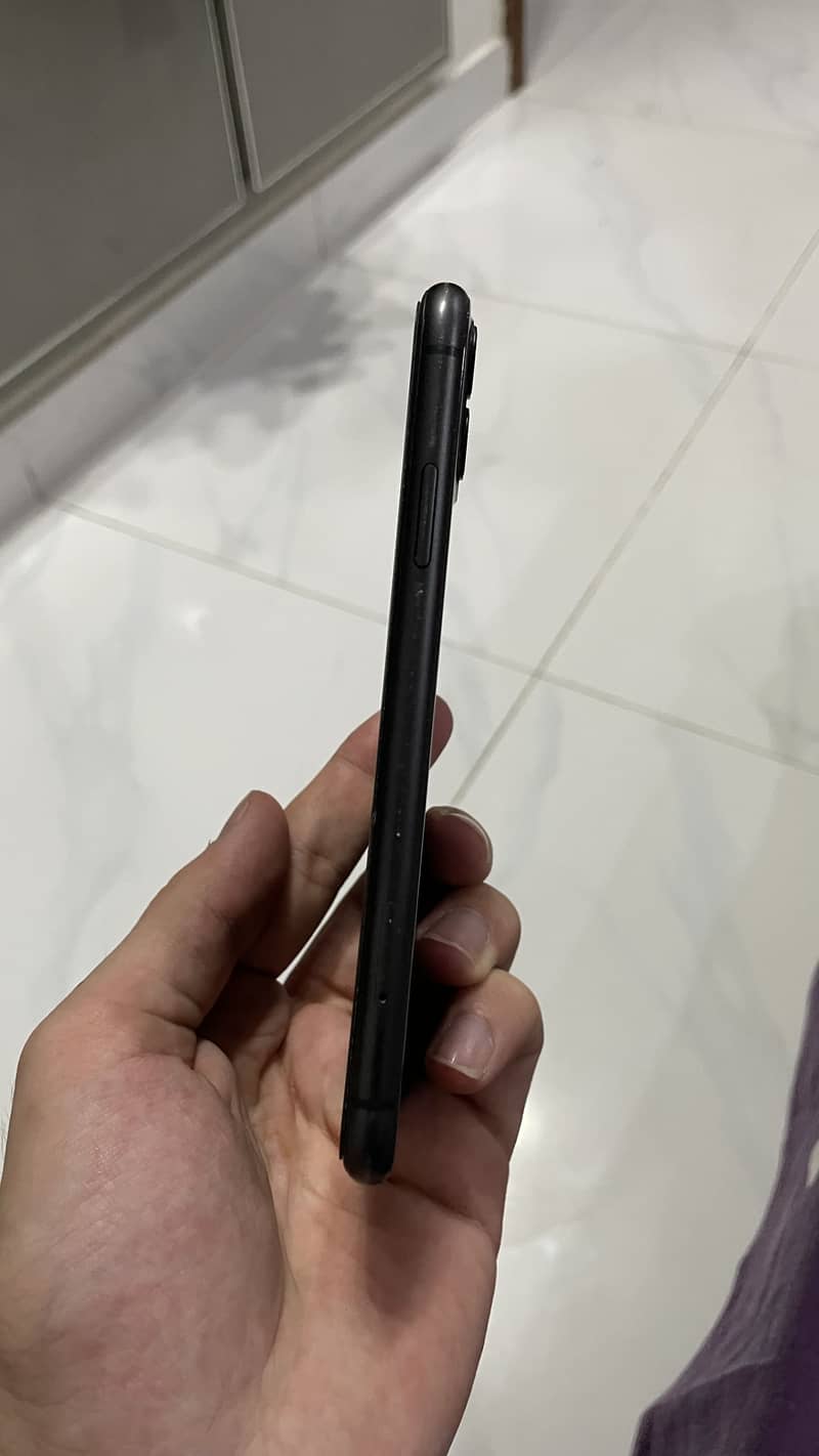 Apple iPhone 11 3
