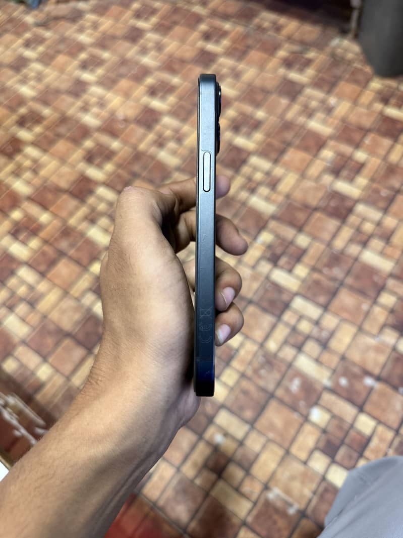 Apple iPhone 13 1