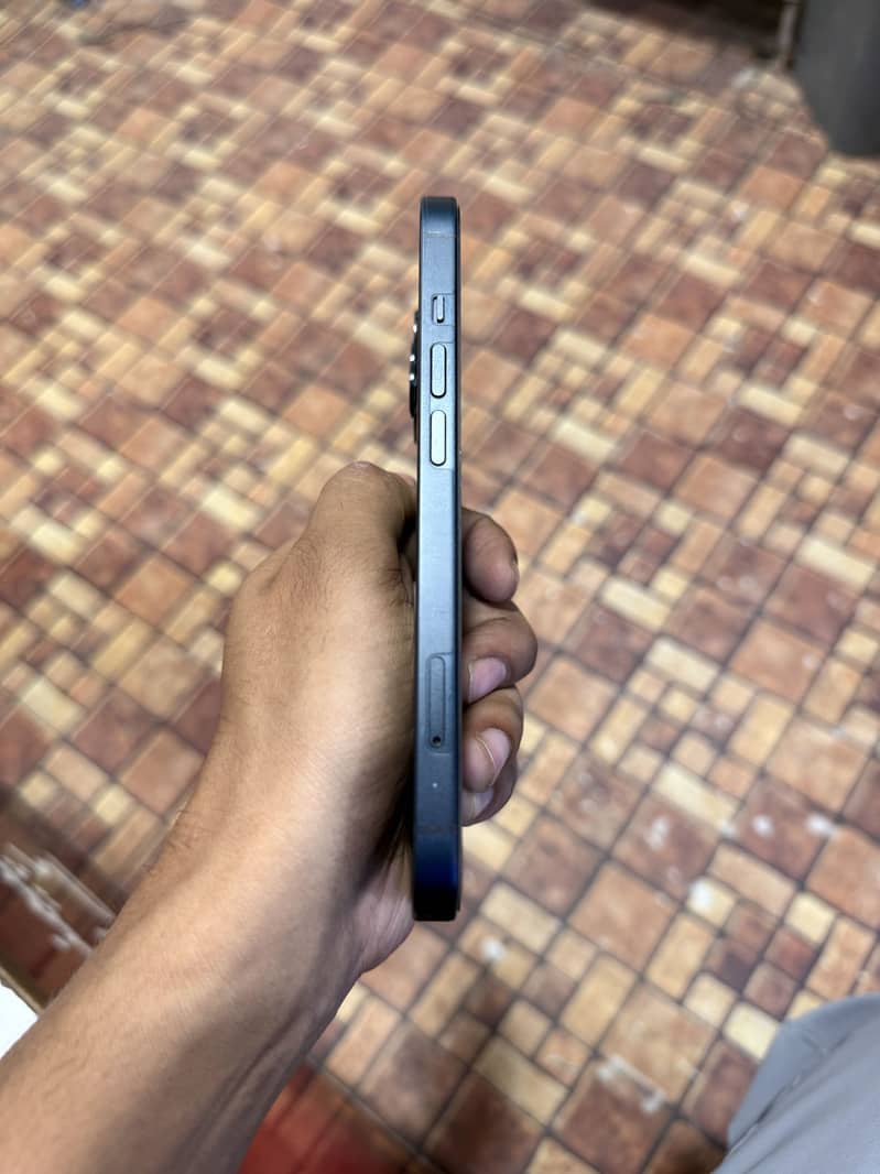 Apple iPhone 13 2