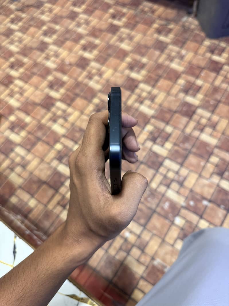 Apple iPhone 13 4