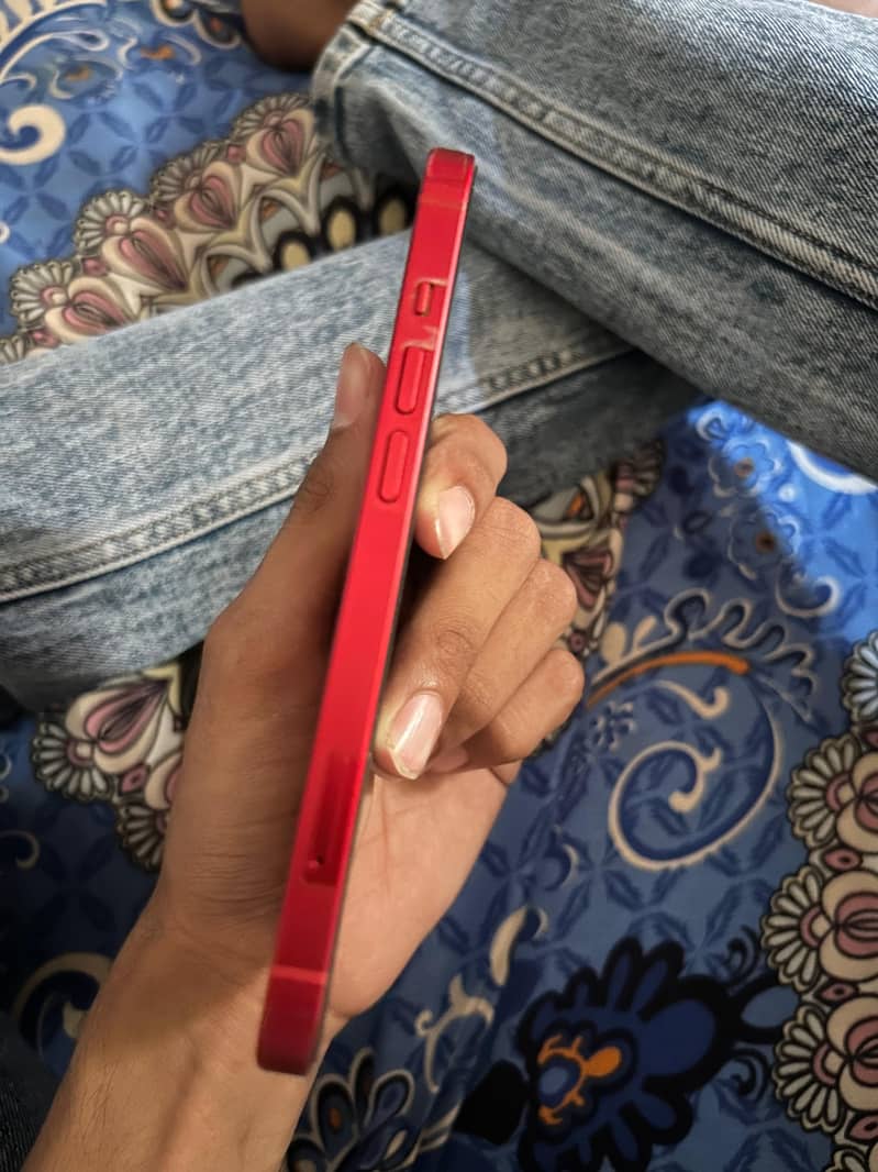 Apple iPhone 13 4