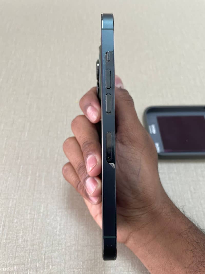 Apple iPhone 13 2