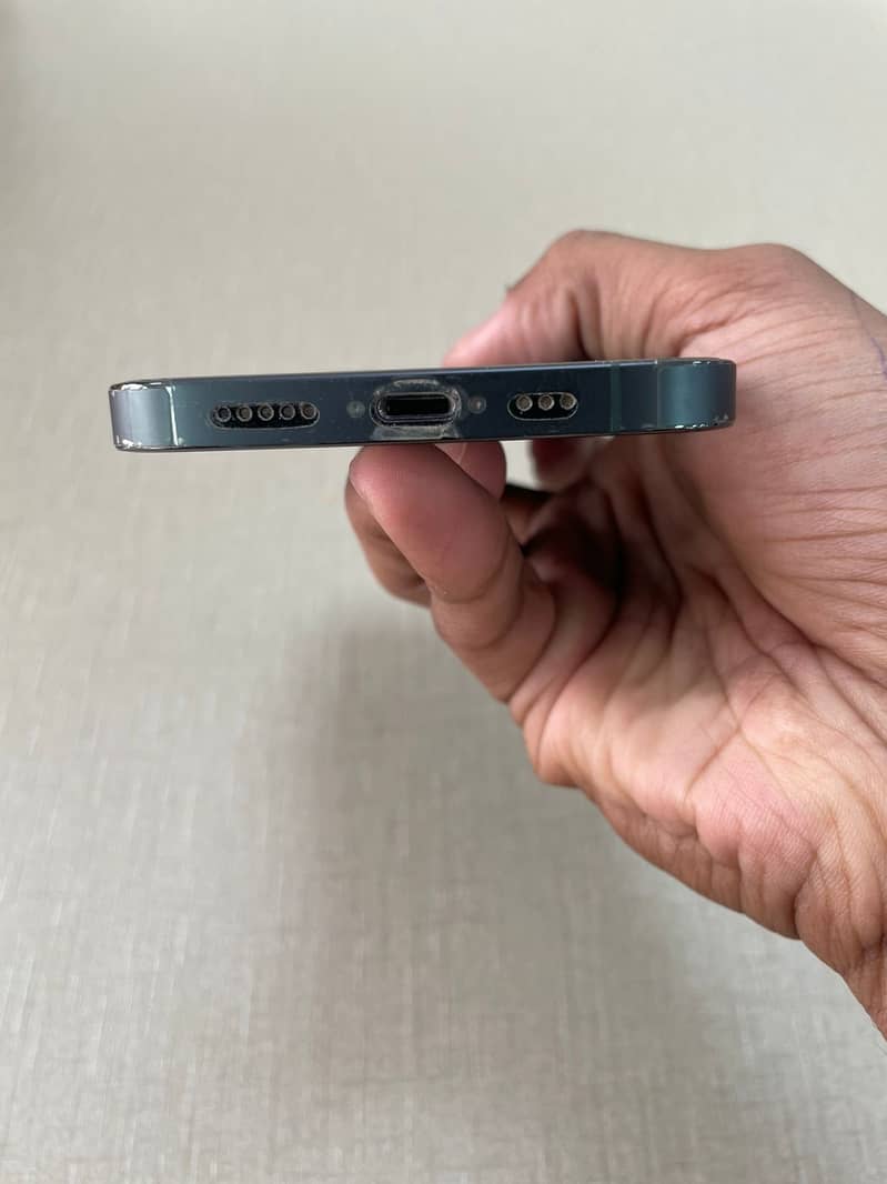 Apple iPhone 13 4