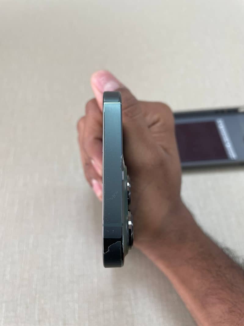 Apple iPhone 13 5